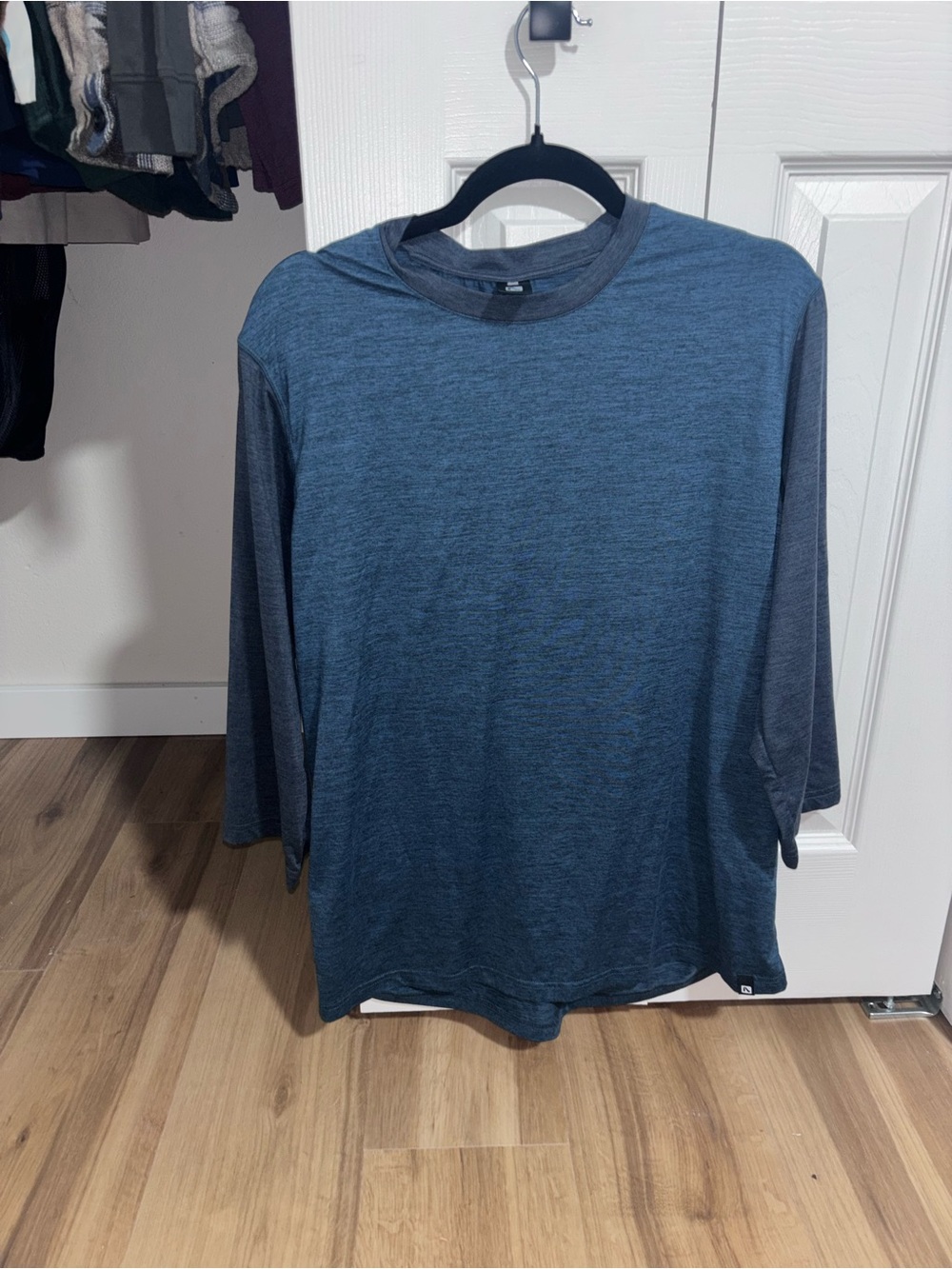 Men's Mid-Sleeve Crew Neck Shirt in Heathered Blue